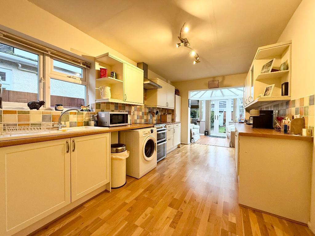 3-bed bungalow on Derwent Avenue, Warden Hills, Luton, Bedfordshire, LU3 2DX, £375,000