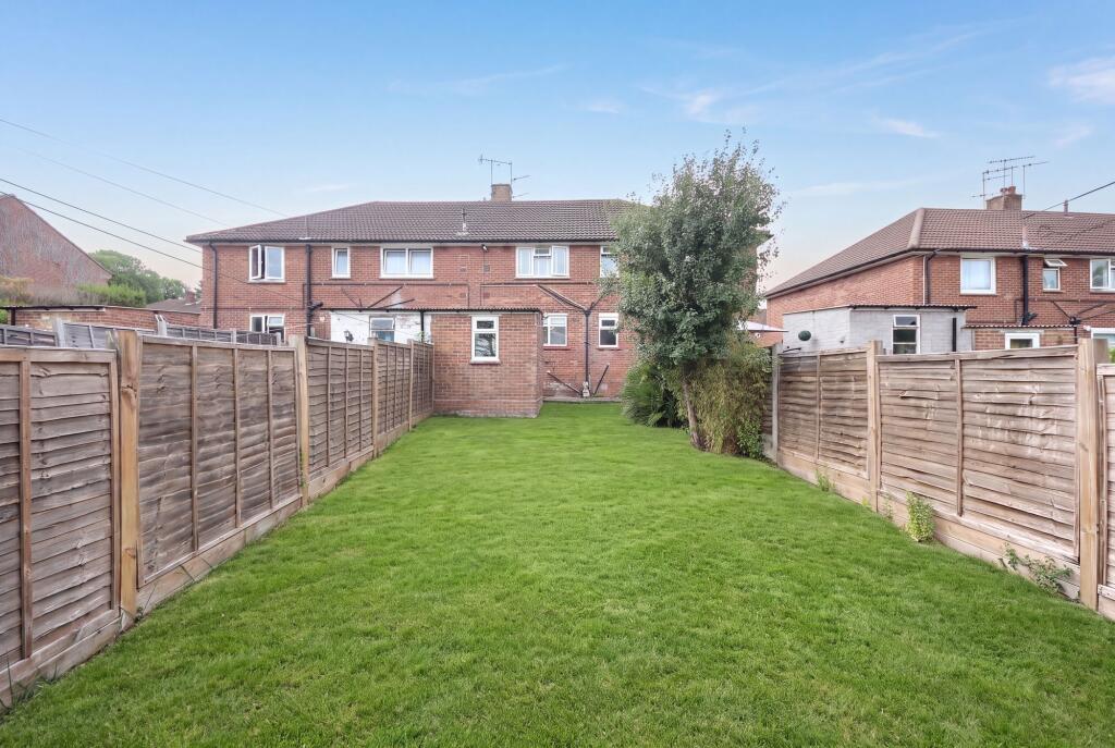 Apartment in Watford - View 5