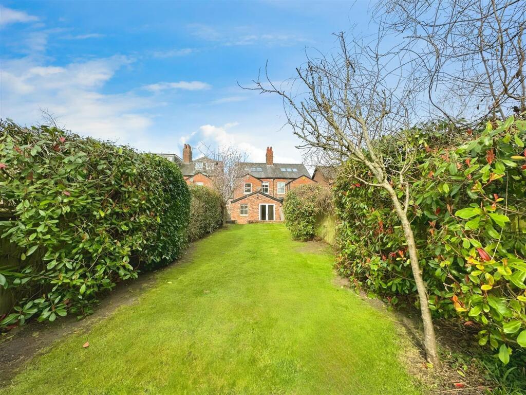 151 Knutsford Road, Alderley Edge, SK9 photo 2
