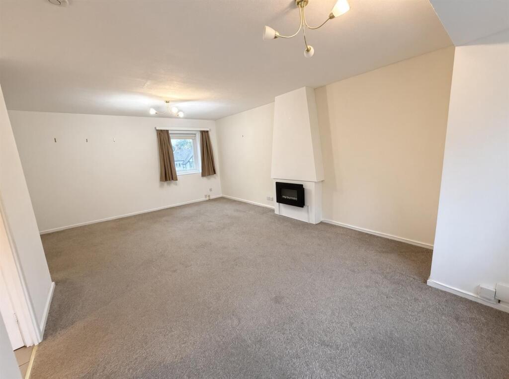 Apartment in Stockport - View 3