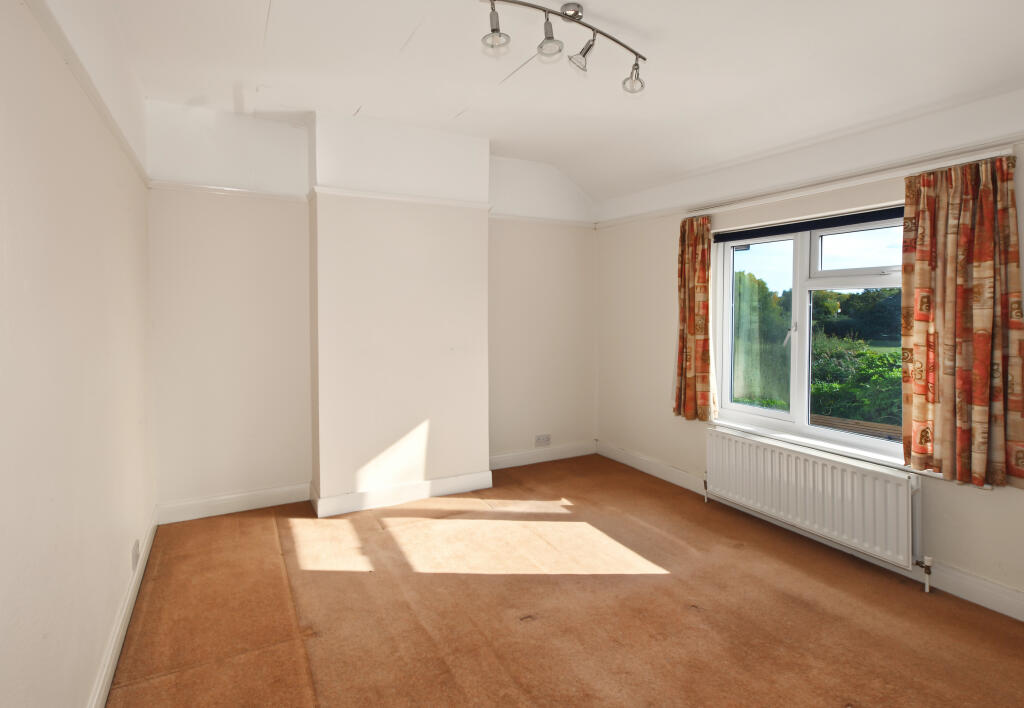 House in Elmbridge, Molesey - View 3