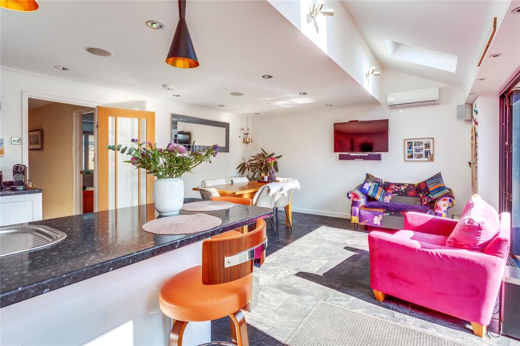 House in Wargrave - More