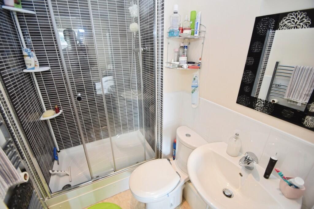 House in Bradford, Bingley - More