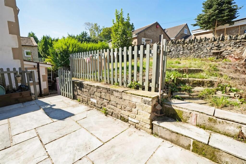 House in Halifax - View 4