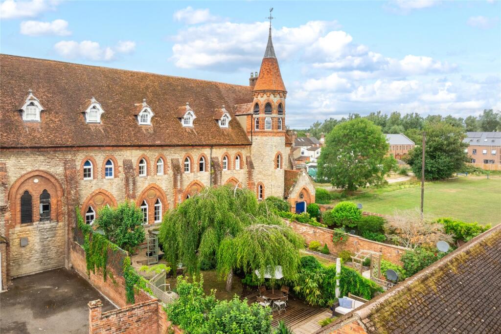St. Pauls Court, Stony Stratford, Milton Keynes, Buckinghamshire, MK11 photo 4
