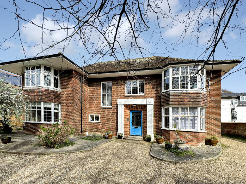 Main image of property: Heene Road, Worthing, BN11