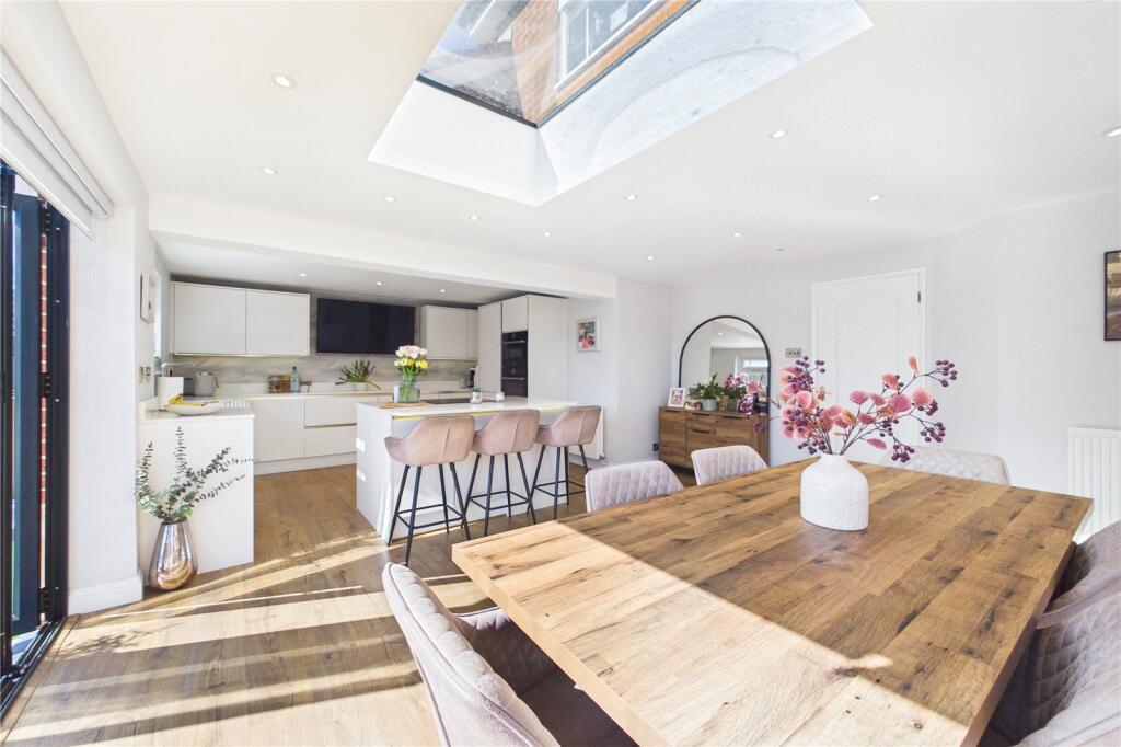 The Knoll, Tilehurst, Reading, RG31 photo 2