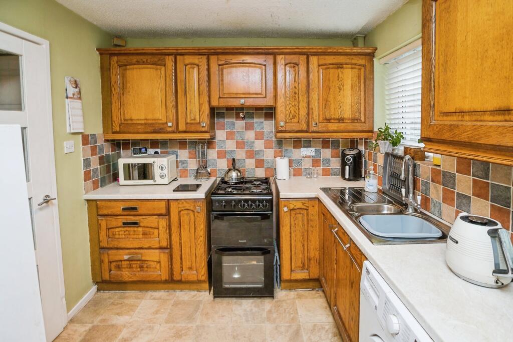 Shrewsbury Way, Saltney, Chester, Cheshire West and Ches, CH4 photo 2