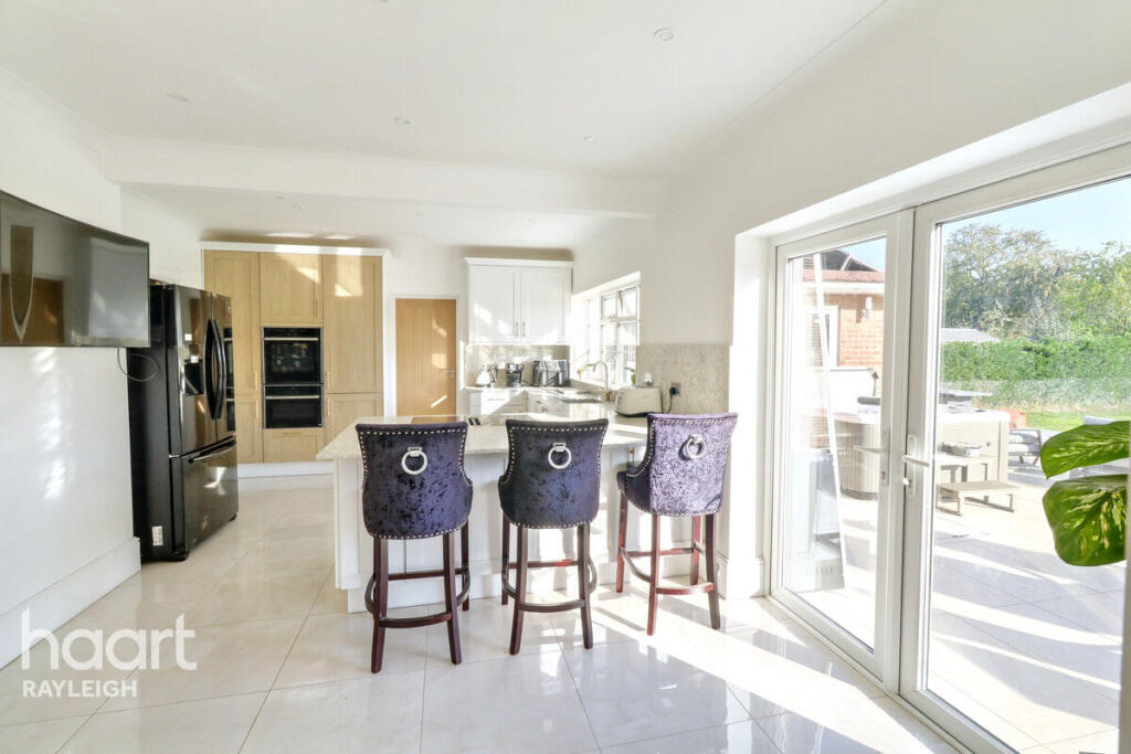 House in Southend-on-Sea - View 4