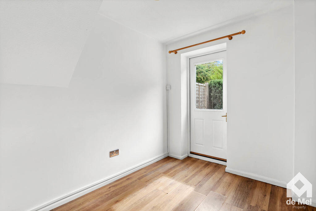 House in Gloucester - View 5