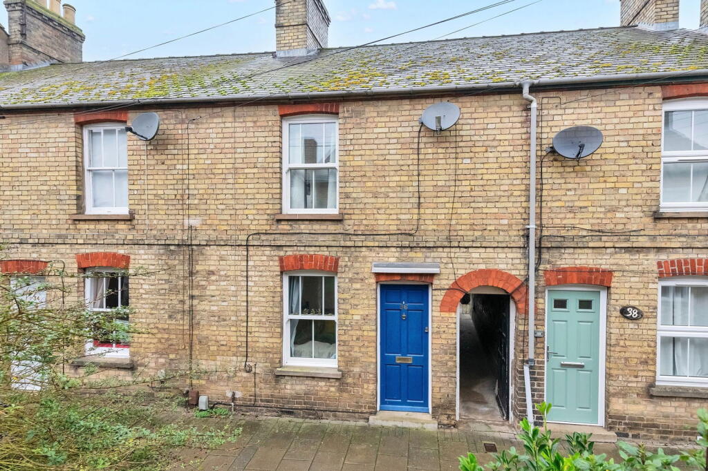 2-bed terraced on Ouse Walk, Huntingdon, PE29 3QL, £200,000