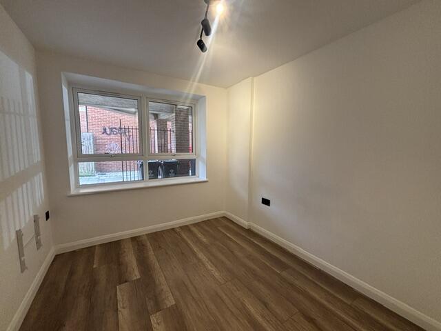 Apartment in Swindon, Lakeside, South Swindon - View 4