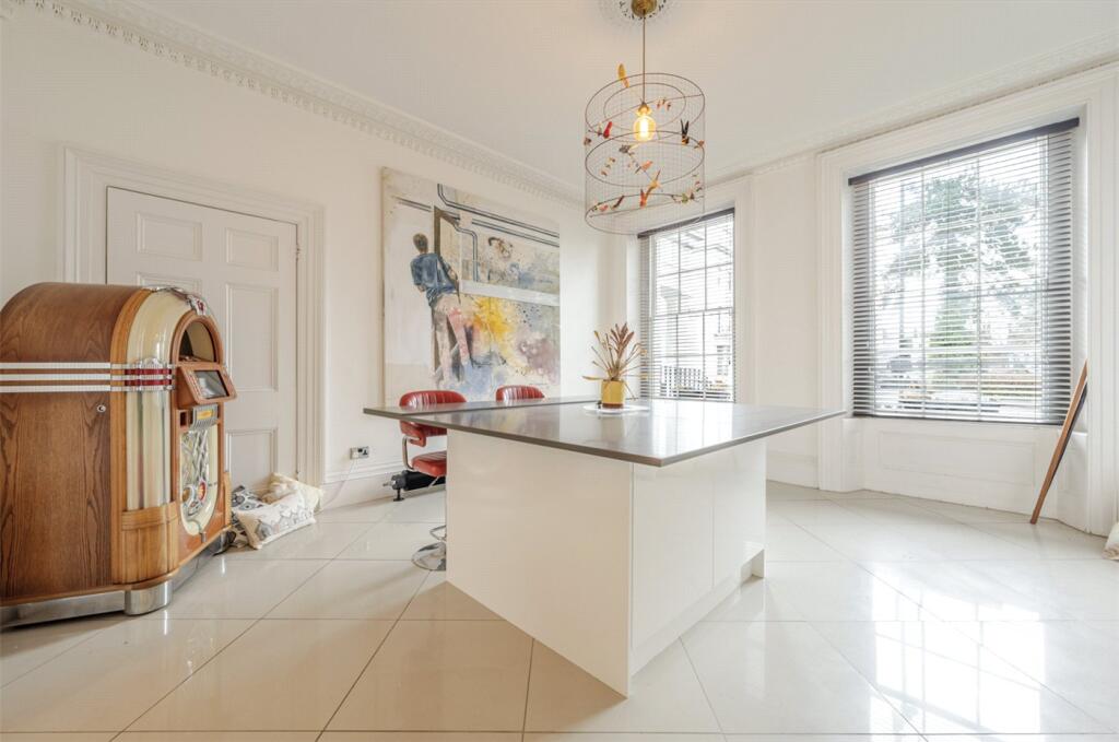 Clarendon Square, Leamington Spa, Warwickshire, CV32 photo 3