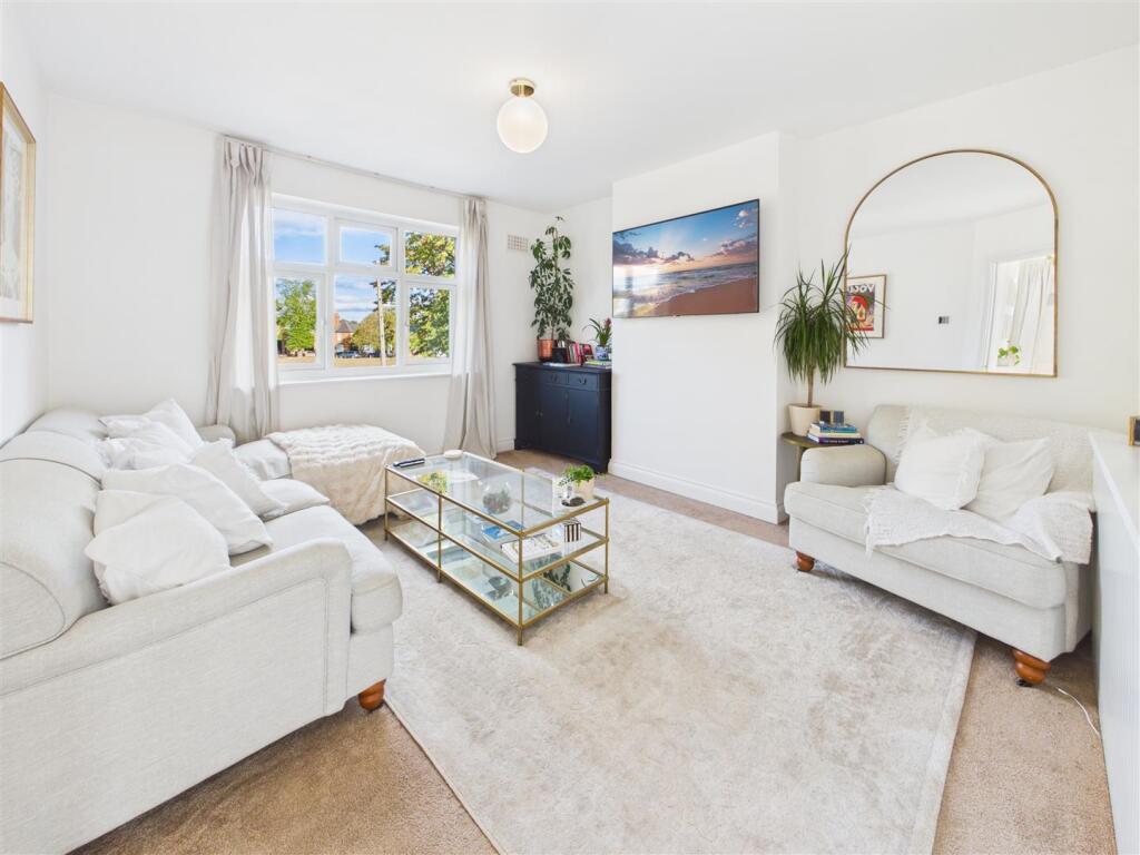 Apartment in Kingston upon Thames - View 3