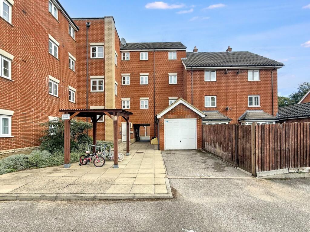 2-bed flat on Provan Court, Ipswich, IP3, £124,000