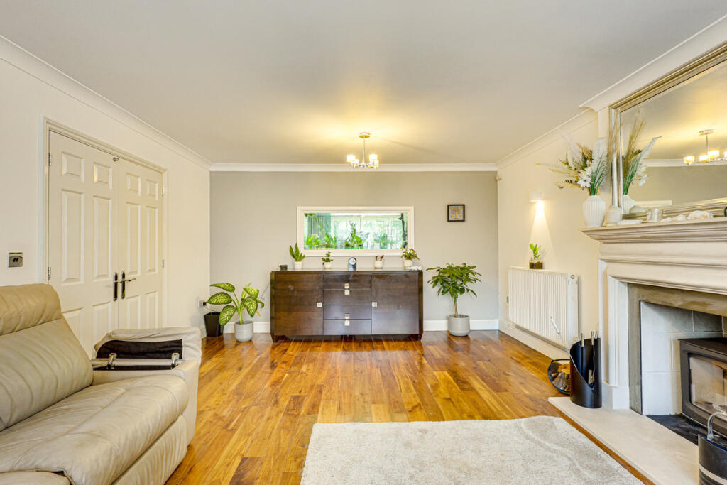 House in Southend-on-Sea - More