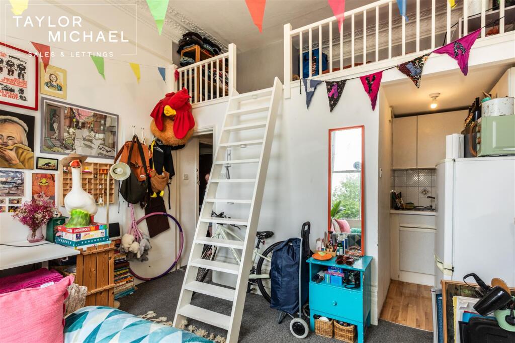 Apartment in Hove, Brighton and Hove - View 5