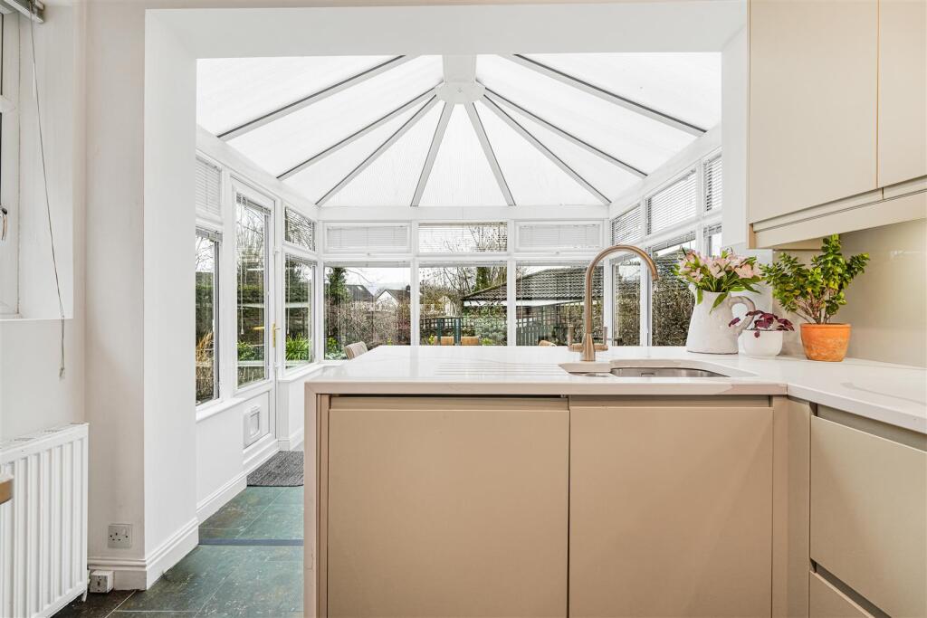 Additional image 18 of Hawthorn Crescent, Baildon, Shipley