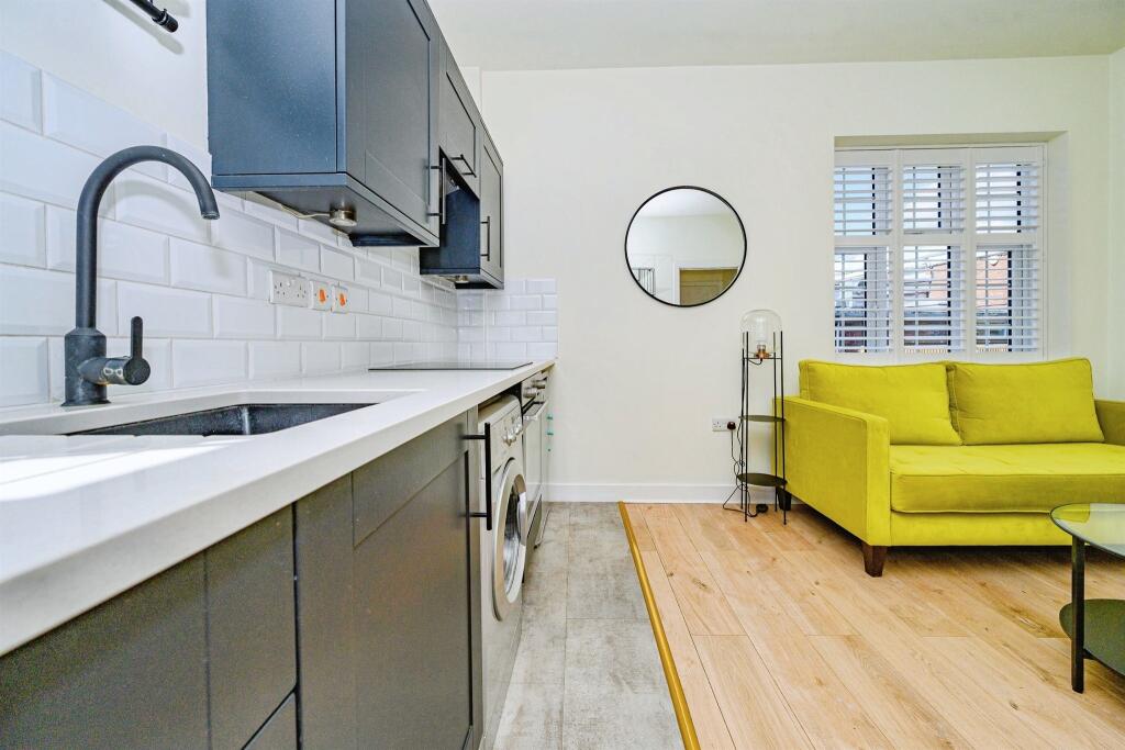 Main image of property: High Street, Hemel Hempstead