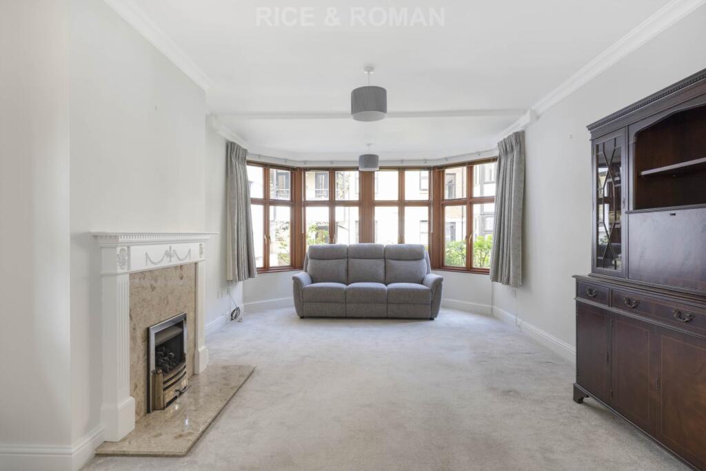 Victoria Place, Esher photo 3