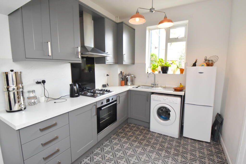 Canterbury Road, Urmston, M41 photo 4