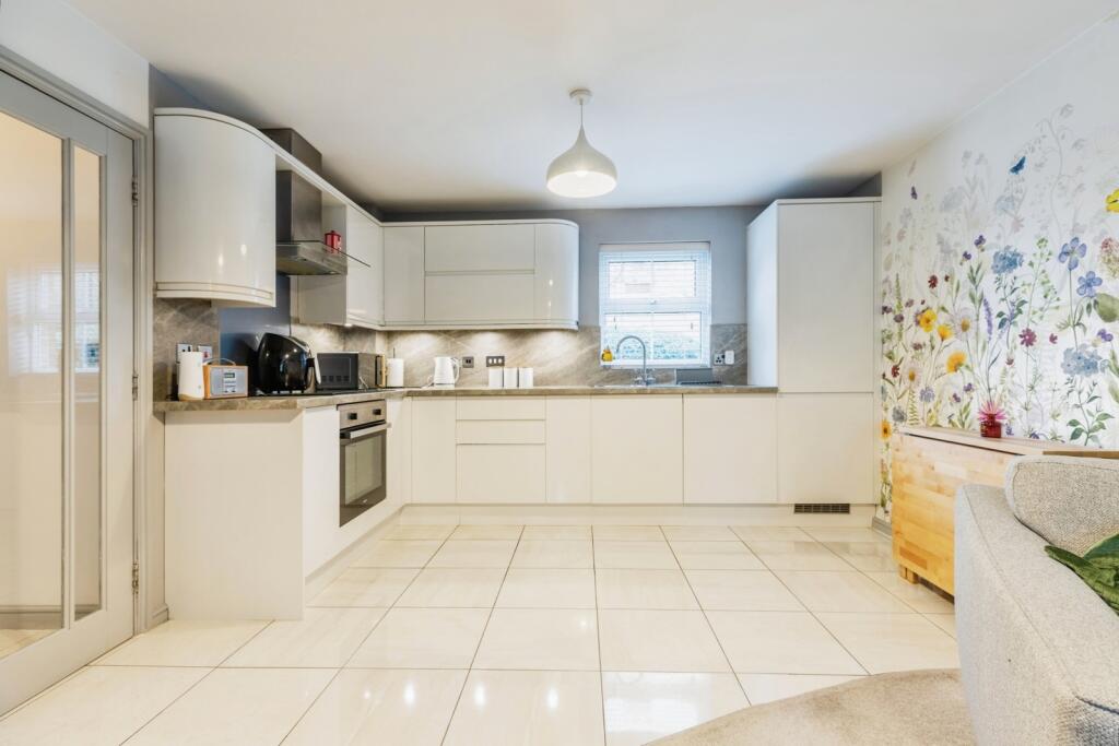 Apartment in Preston - View 5