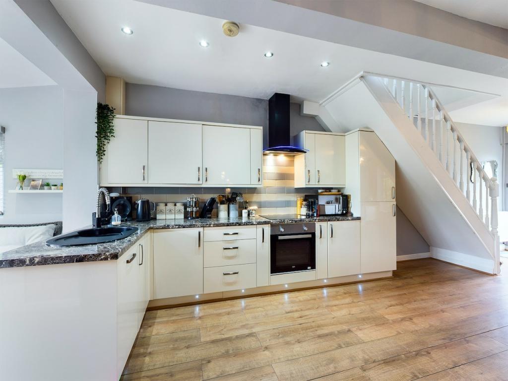 House in Mansfield, Nottinghamshire - View 3