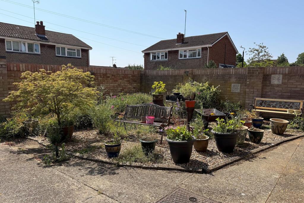 Yew Tree Walk, Clifton, Shefford, SG17 photo 2