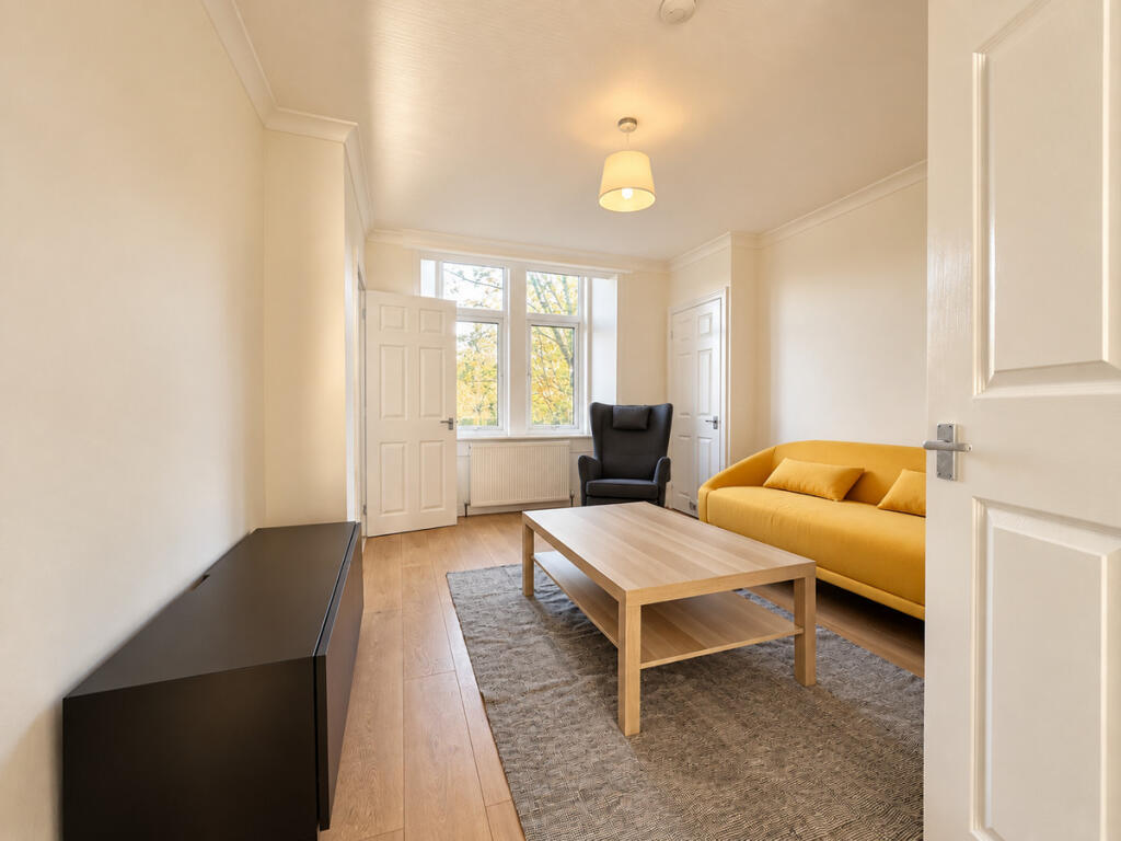 Apartment in Glasgow - View 3