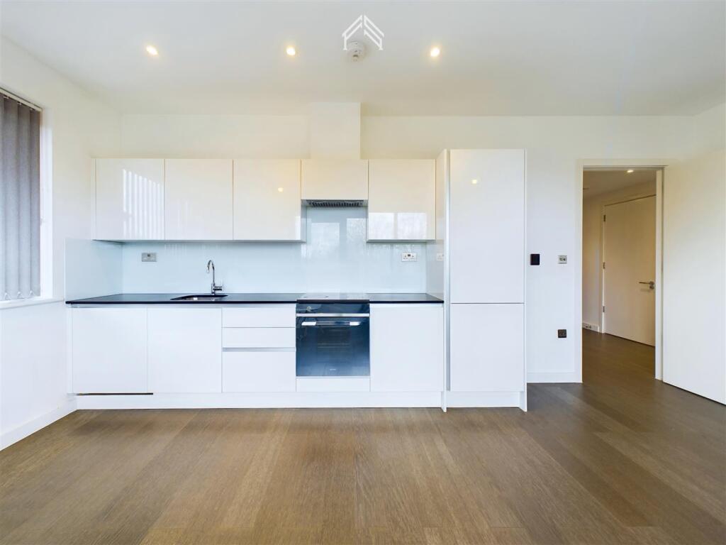 Apartment in St Albans - View 3