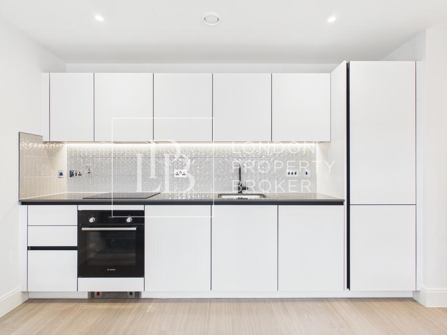 Apartment in Slough - View 5