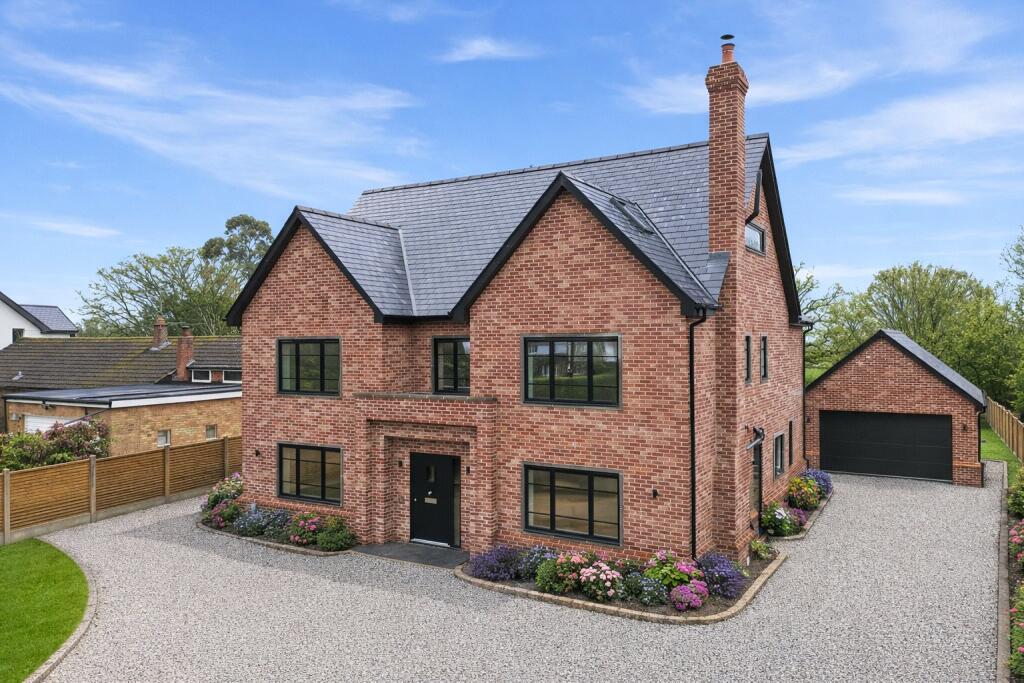 Main image of property: Catkins, East Hanningfield Road, Sandon, Chelmsford, CM2