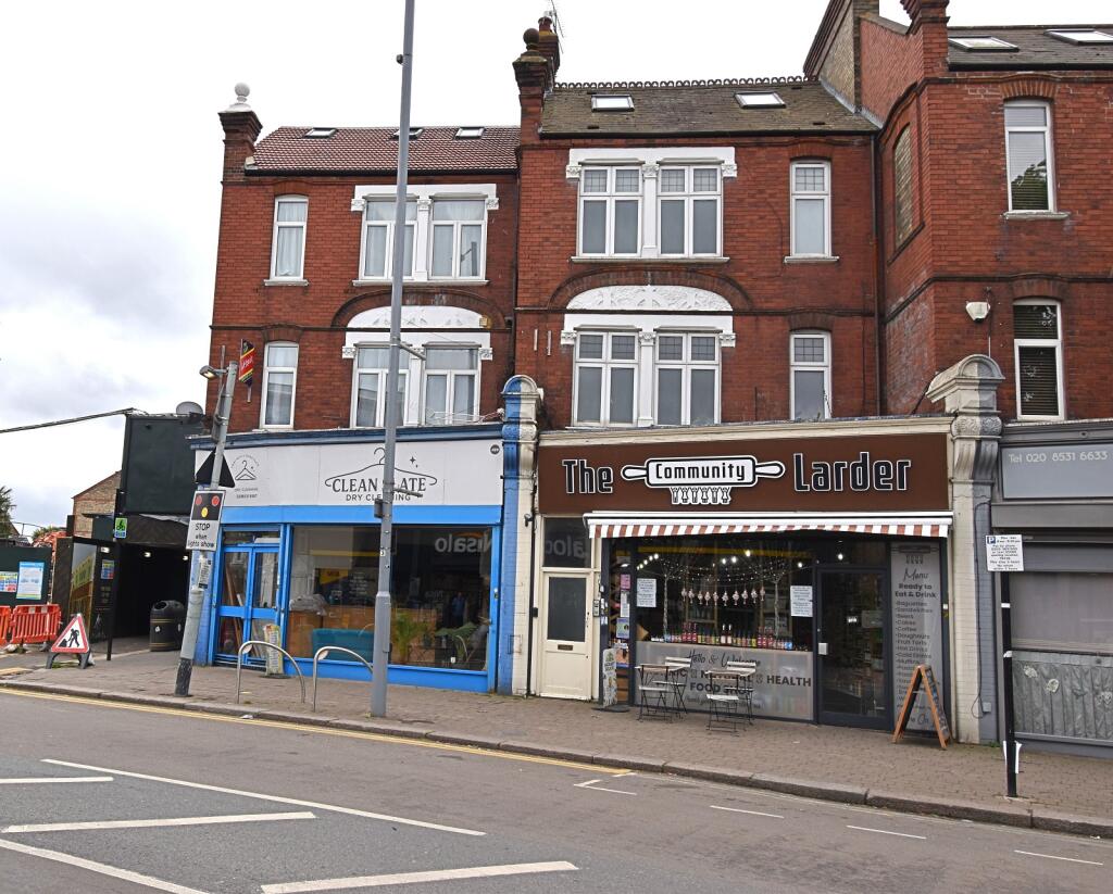 Main image of property: 499 Hale End Road, Highams Park, London. E4 9PT
