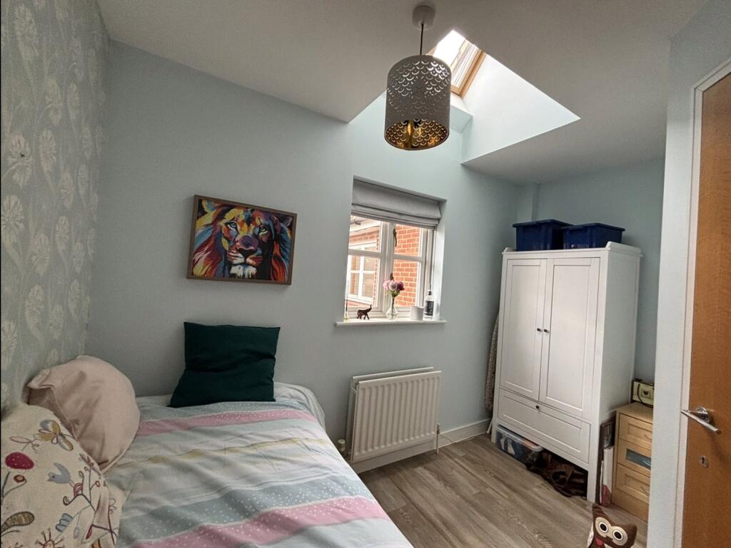 Apartment in Brentwood, Essex - View 5