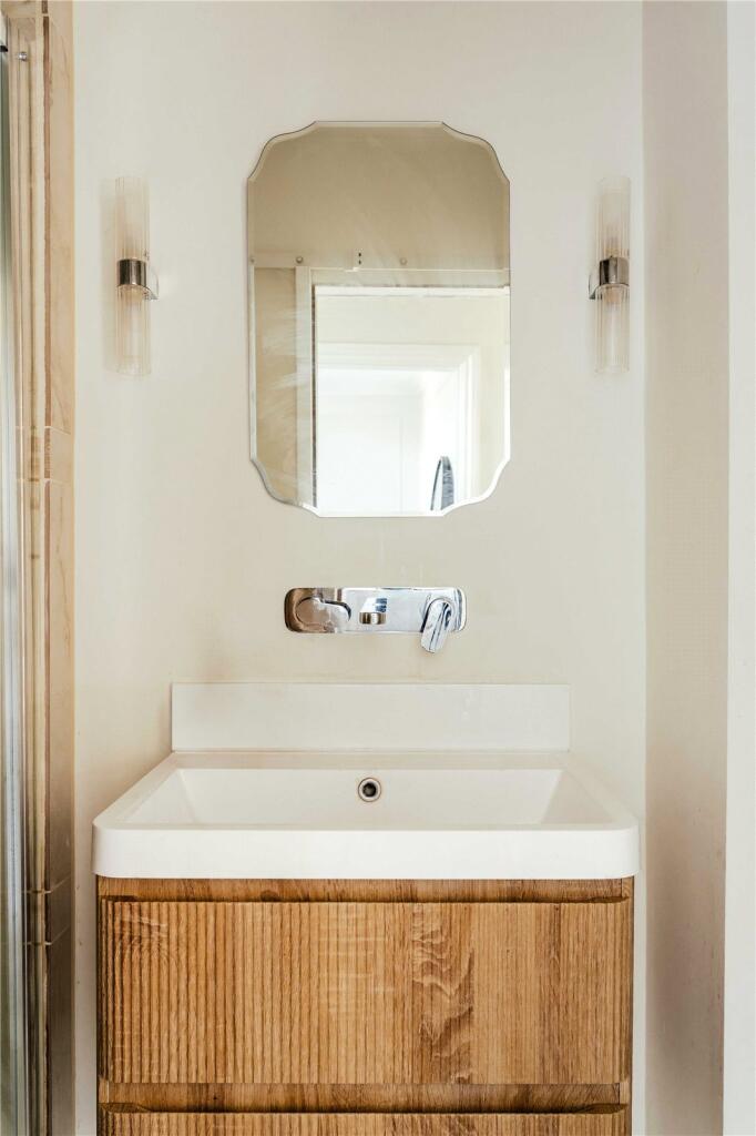 Apartment in London, Royal Borough of Kensington and Chelsea - More