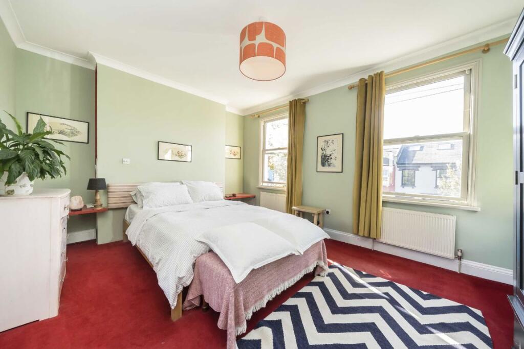 House in London - View 5