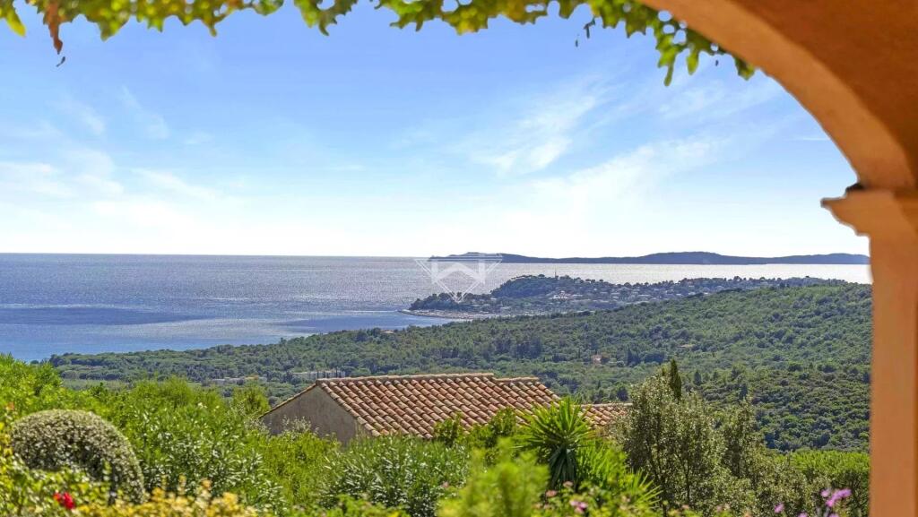 Main image of property: Provence-Alps-Cote d`Azur, Var, La Croix-Valmer