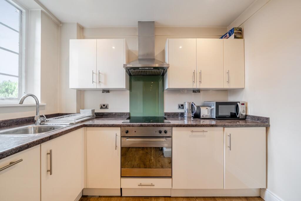 Apartment in London, Lot's Village, Brompton - View 4