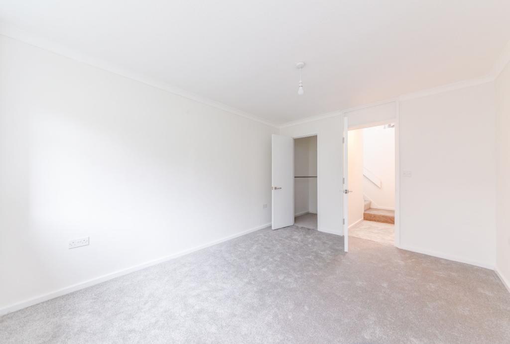 Apartment in Walton-on-Thames, Surrey - View 5