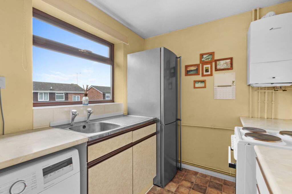 Oakengrove Road, Hazlemere, HP15 photo 4