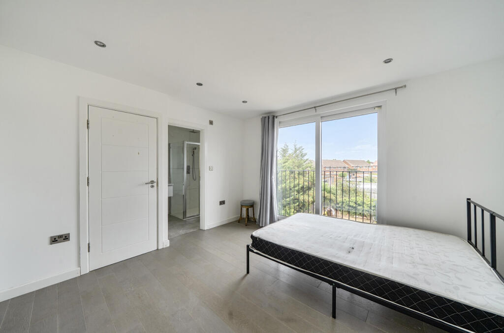 House in London, Lonesome, Pollards Hill - More
