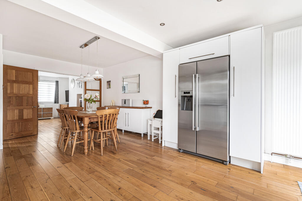 House in Welwyn Hatfield, Hertfordshire - View 4