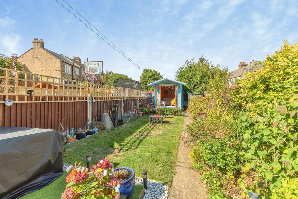 House in Gillingham, Twydall - More
