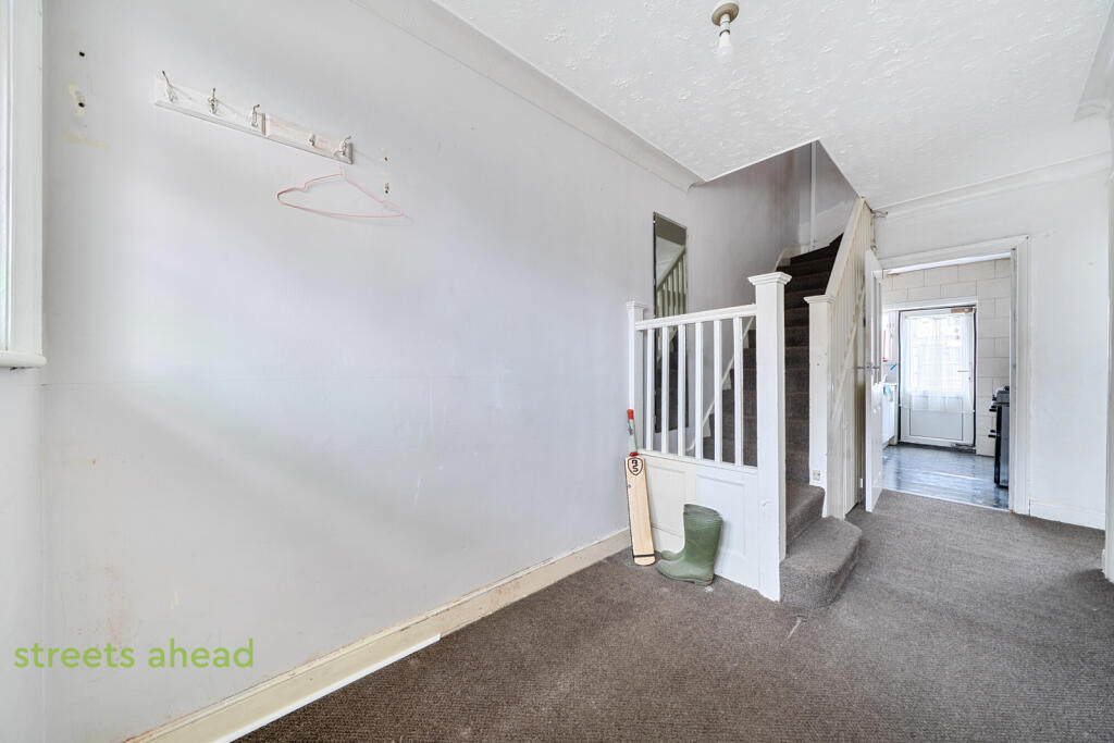 House in London, Thornton Heath - More