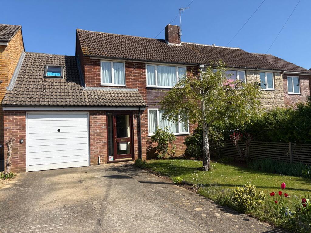 Main image of property: Denchfield Road, Banbury, OX16