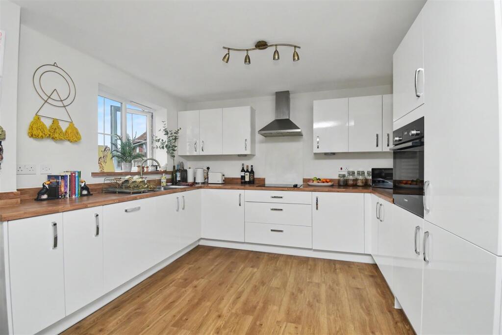 House in Corby, North Northamptonshire - View 4
