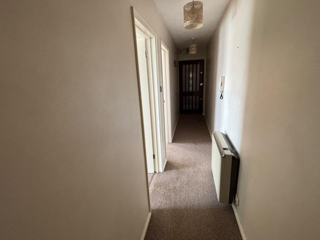 Apartment in Southend-on-Sea - More