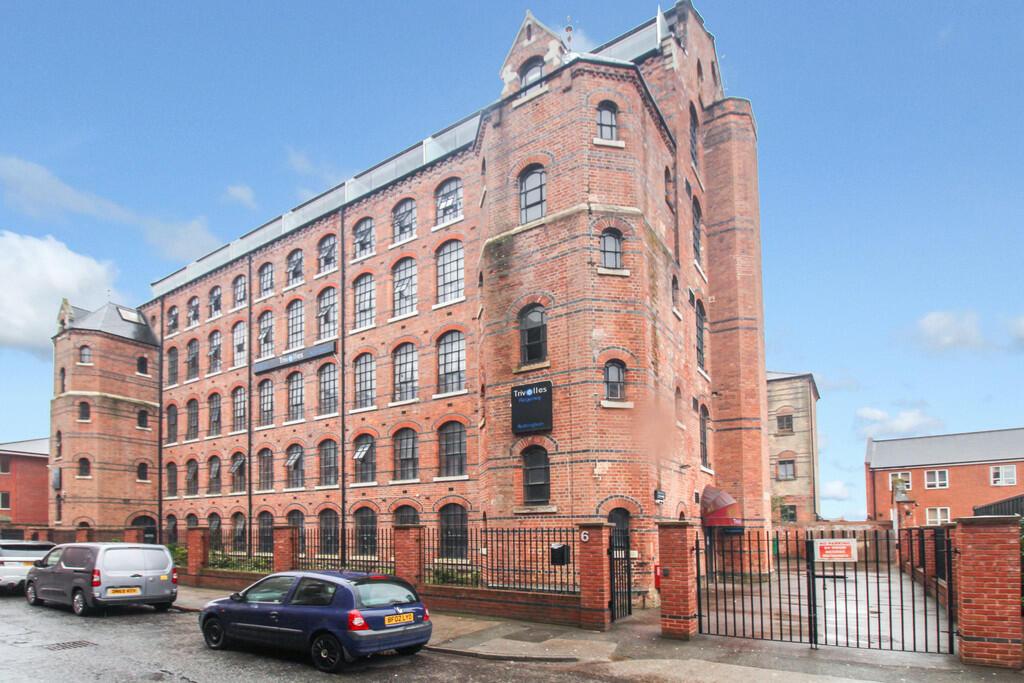 1-bed apartment on Regency Suites, Russell Street, £49,999
