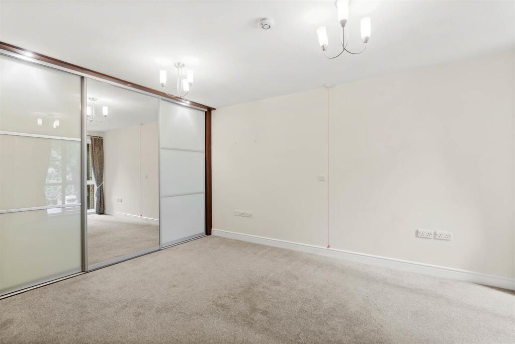 Apartment in Coventry - More