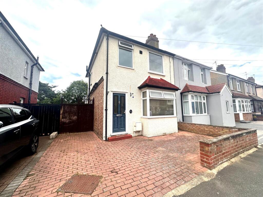 Main image of property: Shaftesbury Avenue, Feltham